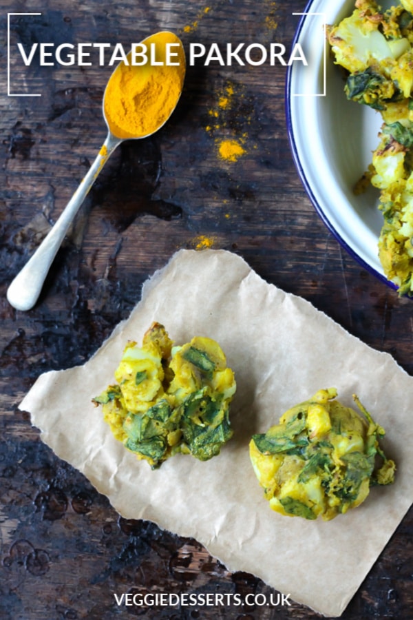 Vegetable pakoras are a quick and tasty recipe. These baked pakoras combine vegetables with gram flour, turmeric and spices for a healthier (vegan and gluten free) version of the traditional Indian snack or side dish. Perfect with a curry and only 39 calories each! #pakora #vegetablepakora #vegancurry #Indianfood #Currysidedish #glutenfreevegan