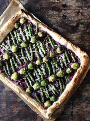 A really quick and easy brussels sprout and red cabbage tart with puff pastry and green beans. A great way to use Christmas leftovers.