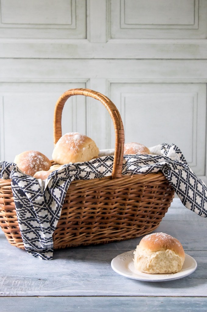 A basket of bread rolls.