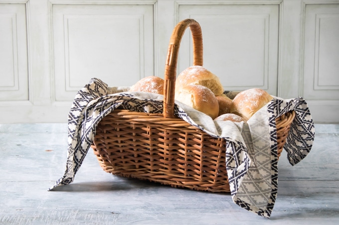 A basket of bread rolls.