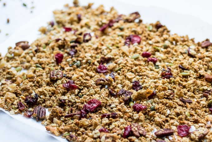 How to make an easy vegan gingerbread granola recipe. 