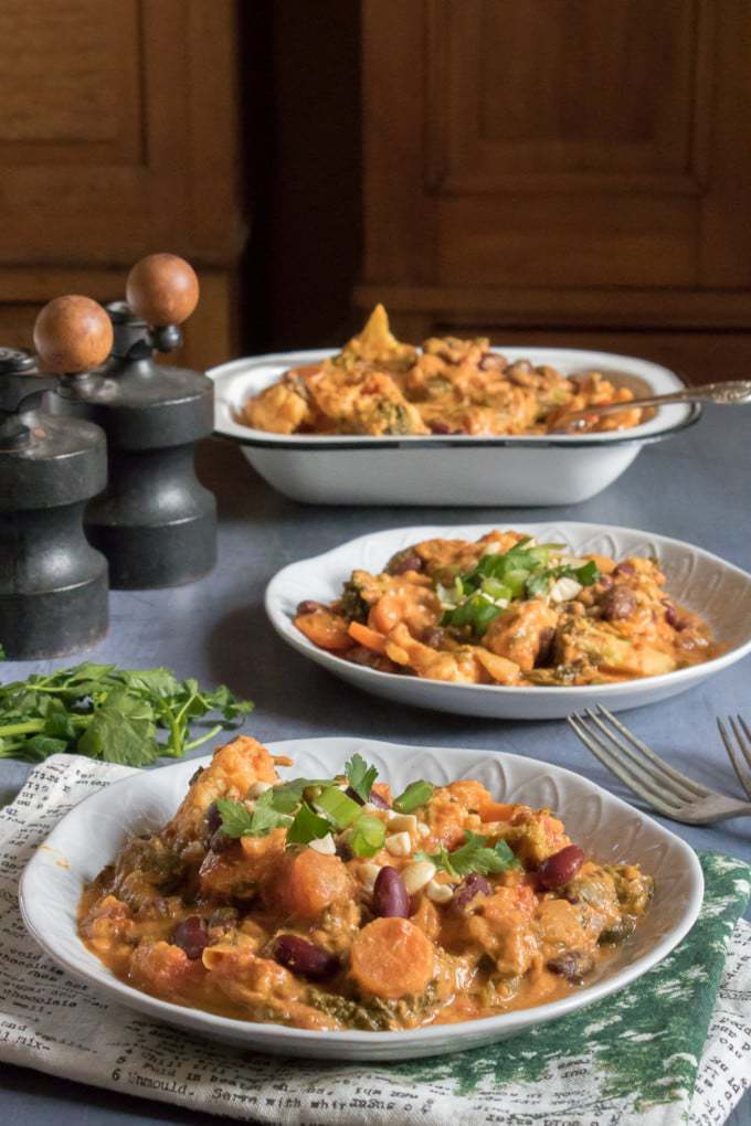 This easy vegan peanut stew is ready in just 25 minutes. It's a hearty and flavourful dish. 