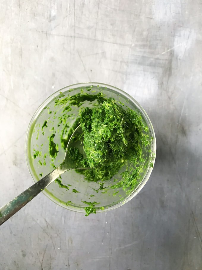 How to make kale soda bread - puree the kale