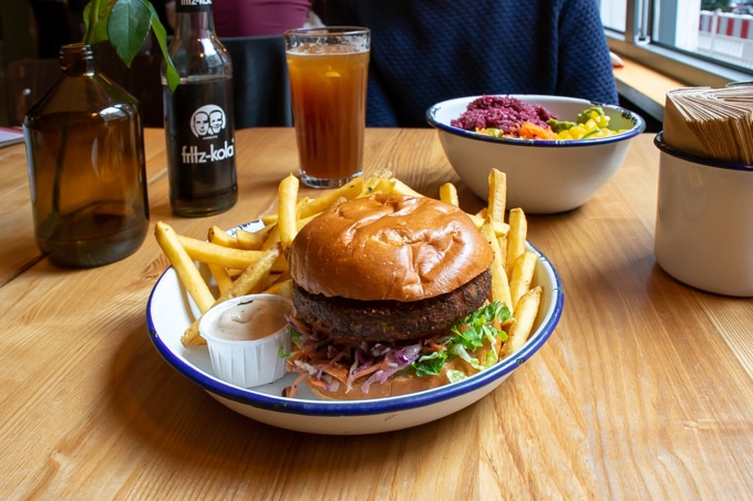 Otto's Burger Hamburg, vegan options: burger and quinoa salad