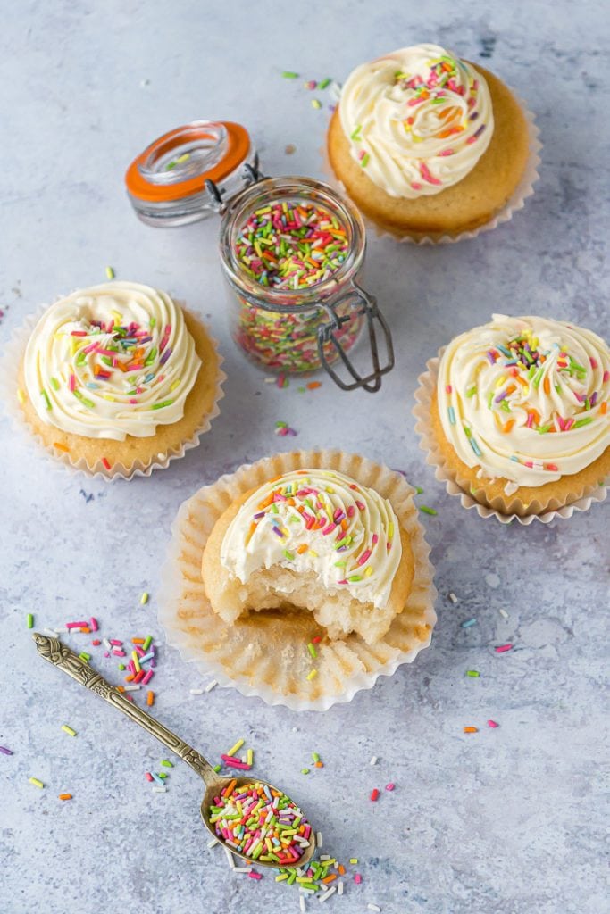 Vegan Vanilla Cupcakes - Veggie Desserts