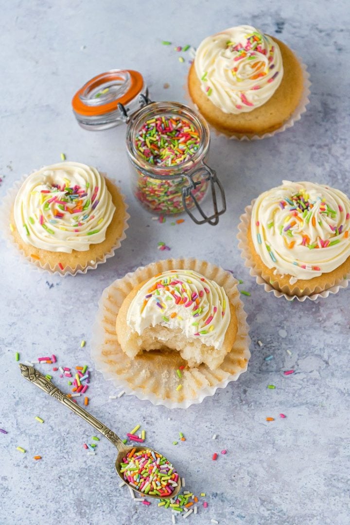 Vegan Vanilla Cupcakes - Veggie Desserts