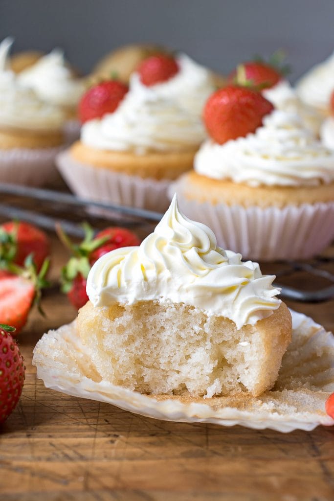 Vegan Vanilla Cupcakes - Veggie Desserts