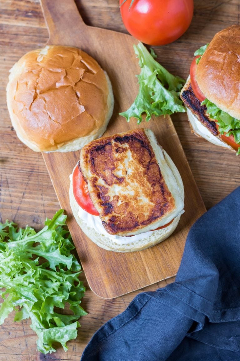 Cajun Halloumi Burger with Garlic Yogurt Sauce Veggie Desserts