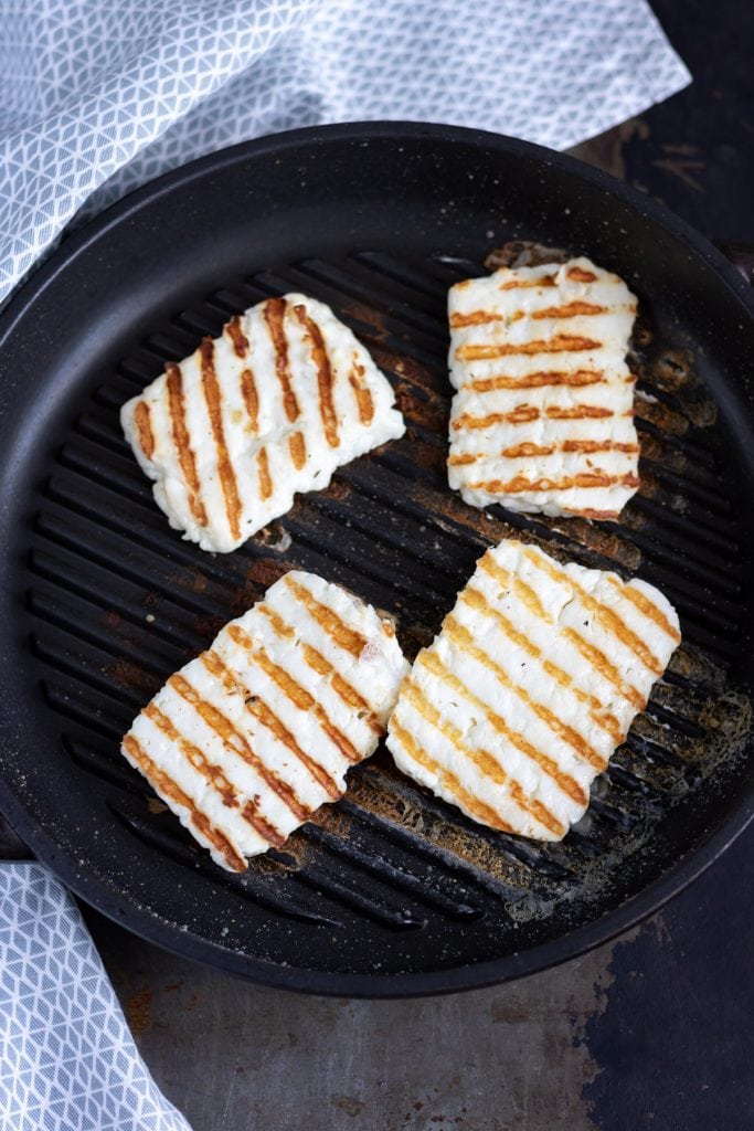 Grilled Halloumi Sandwich with Sriracha Mayo Veggie Desserts