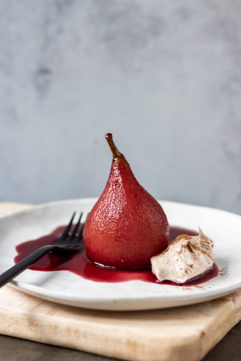 Poached Pears in Red Wine with Cinnamon Cream Veggie Desserts