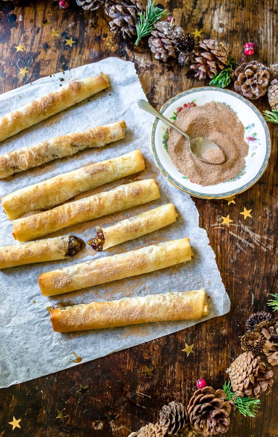 Filo Pastry Mince Pie Rolls - Veggie Desserts