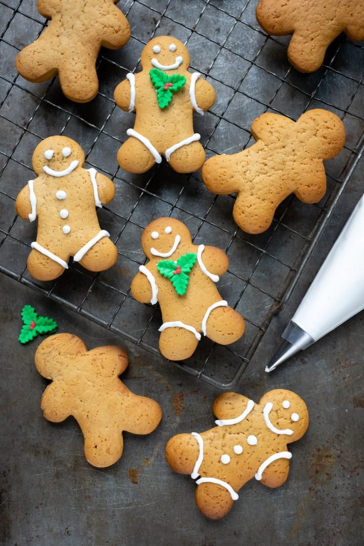 Easy Vegan Gingerbread Cookies - Veggie Desserts