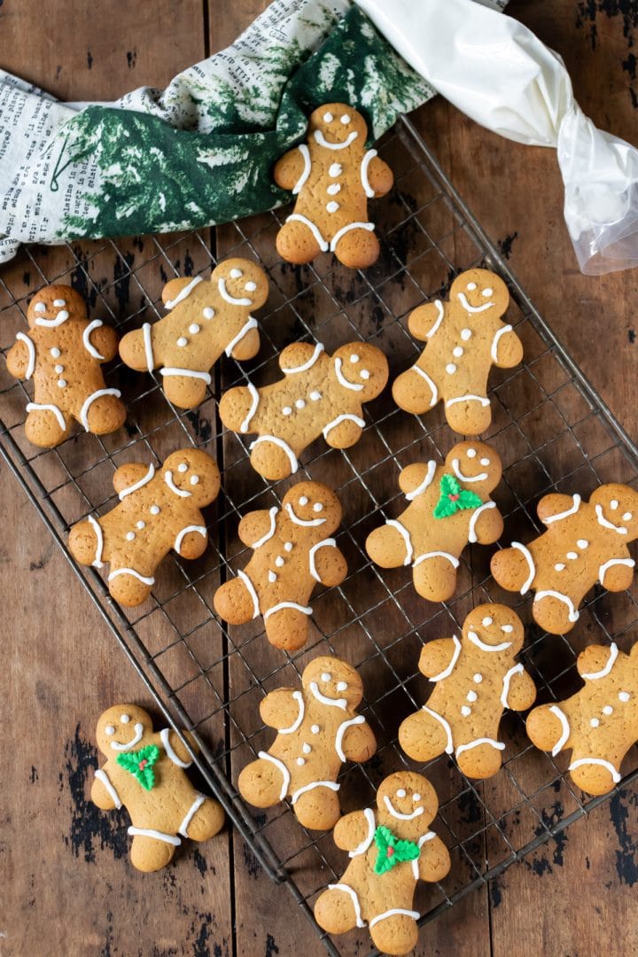 Easy Vegan Gingerbread Cookies - Veggie Desserts