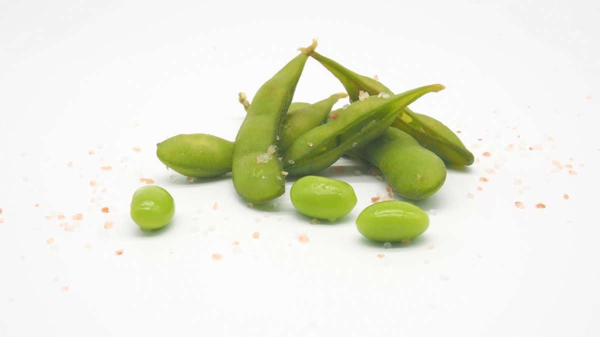 A pile of edamame beans.