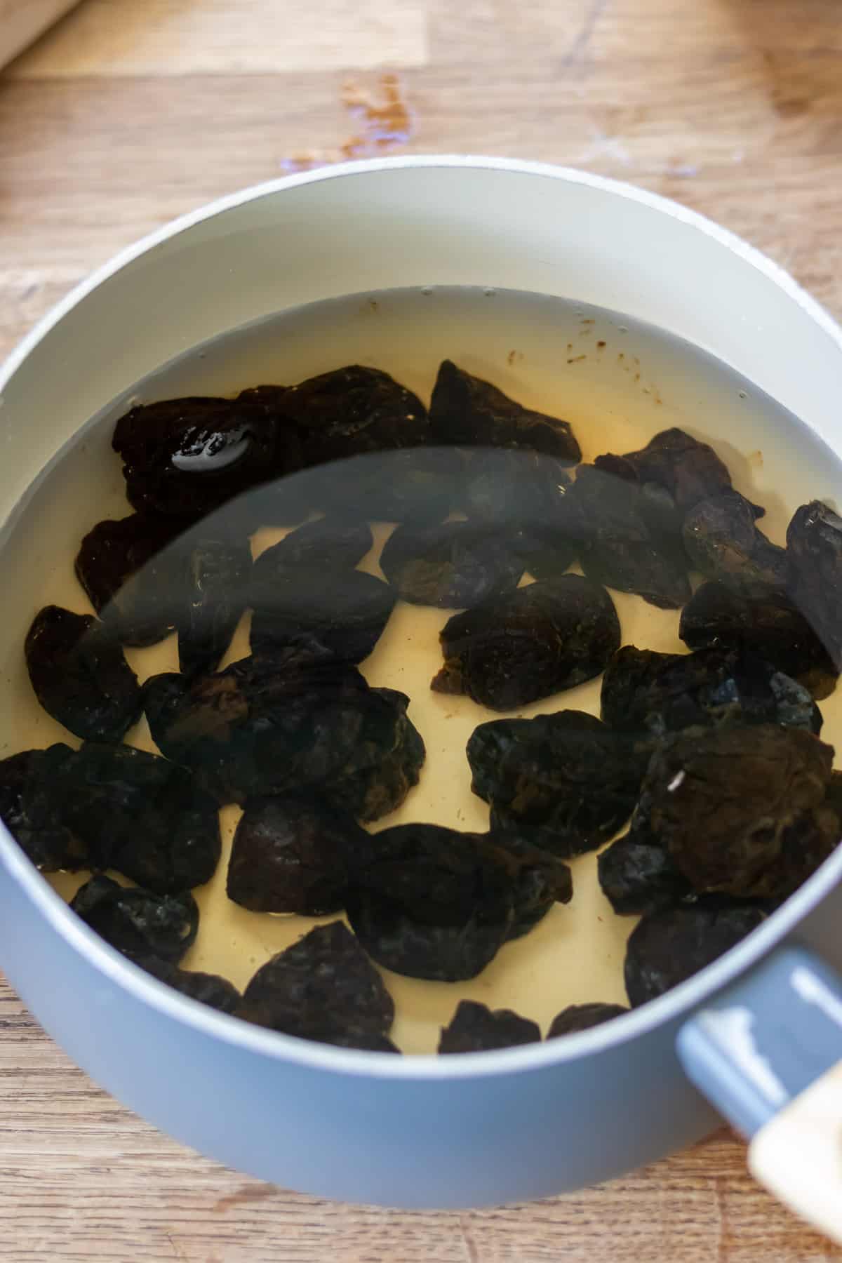 Prunes and water in a pot.