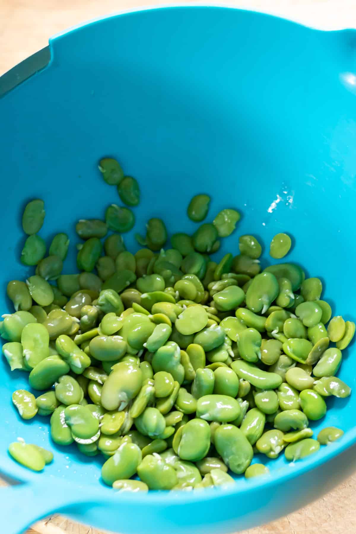 Bowl of shelled broad beans.