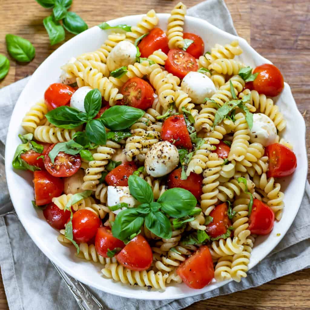 Caprese Pasta Salad - Veggie Desserts