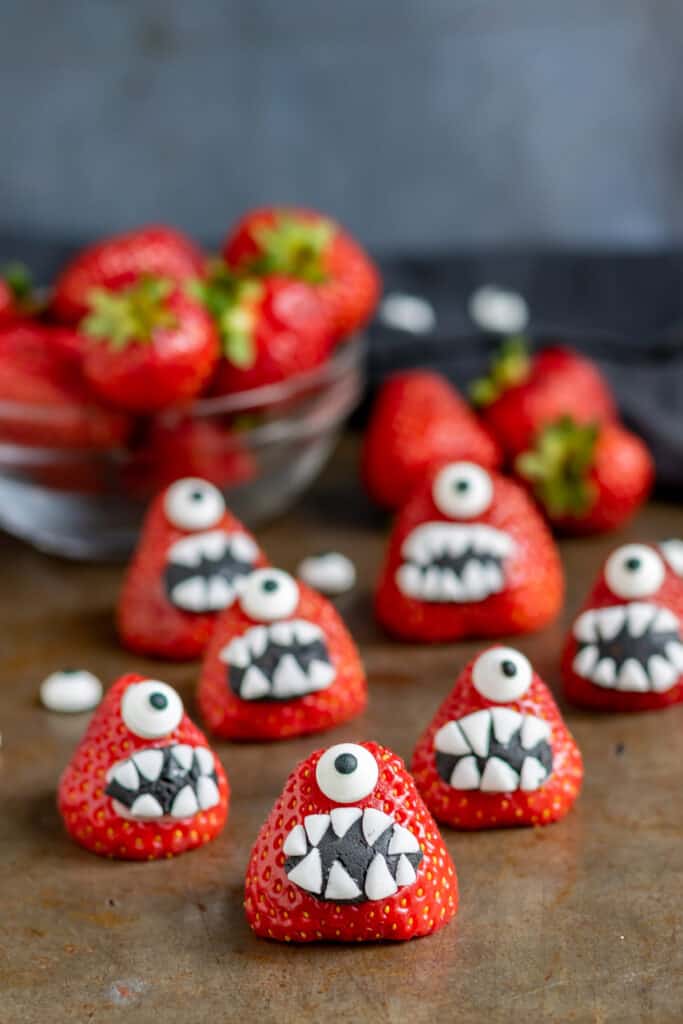 strawberry-halloween-monsters-veggie-desserts