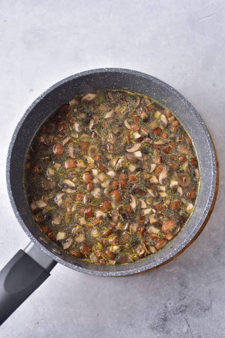 Easy Creamy Mushroom Soup - Veggie Desserts