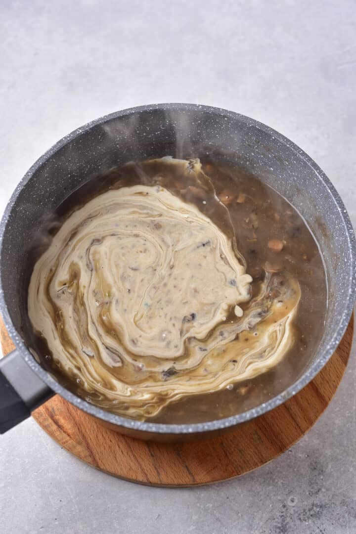 Easy Creamy Mushroom Soup - Veggie Desserts