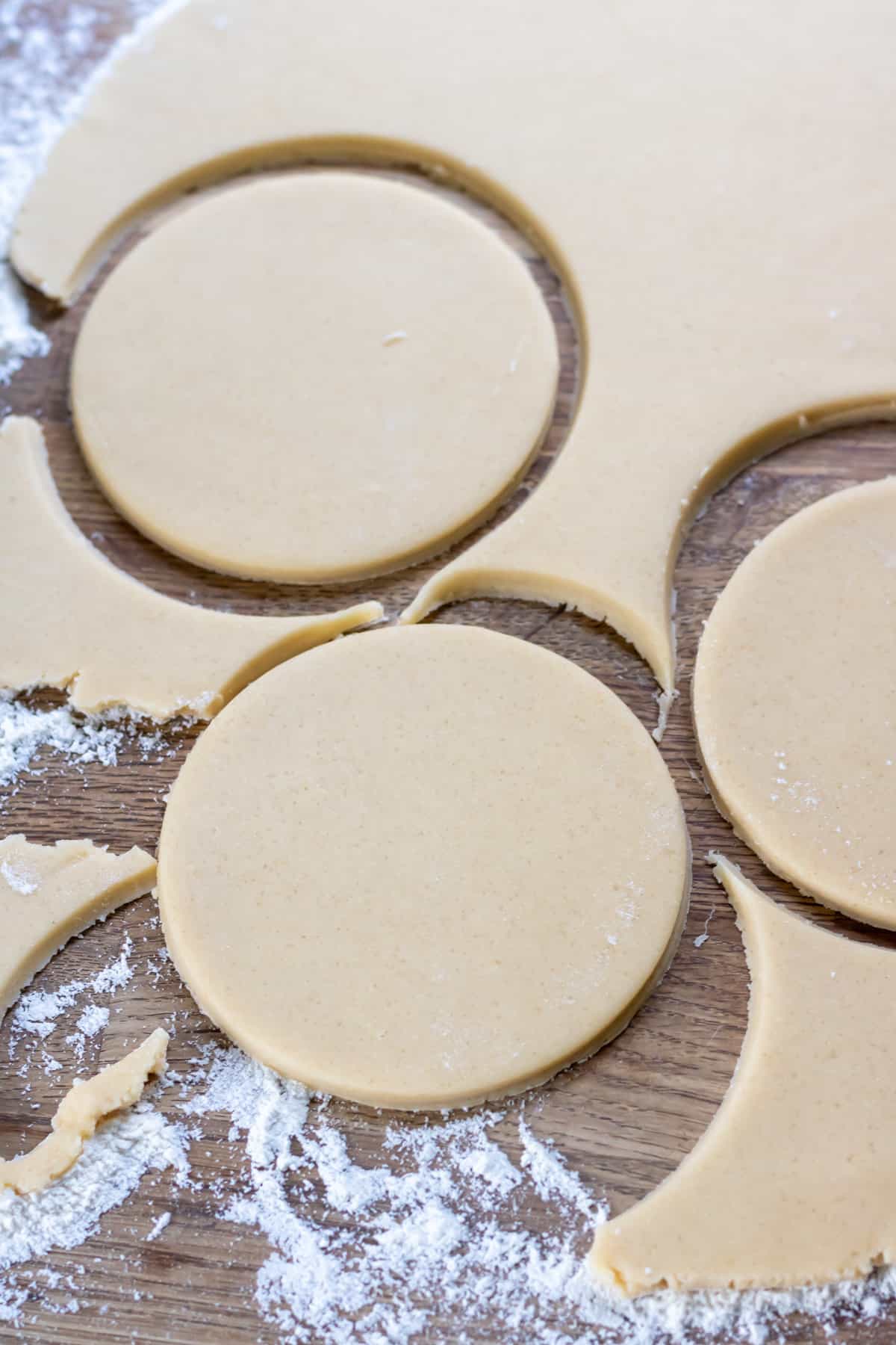 Cutting circle shapes out of the sugar cookie dough.