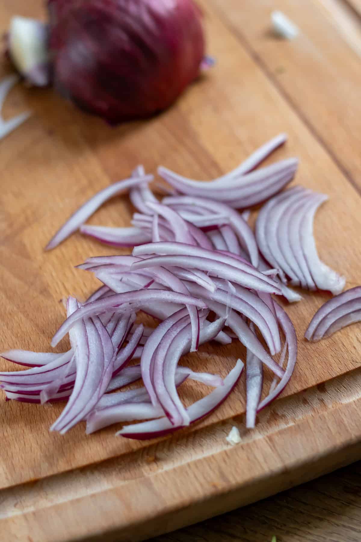 Finely slicing red onion.