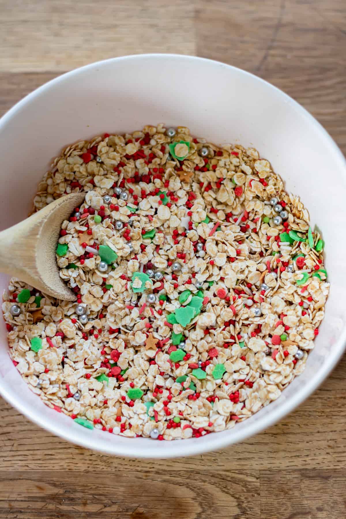 Mixed magic reindeer food in a bowl.