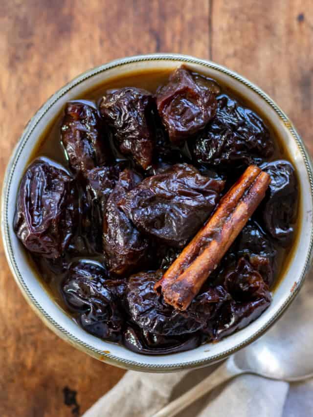 Cinnamon Apple Compote with Raisins - Veggie Desserts