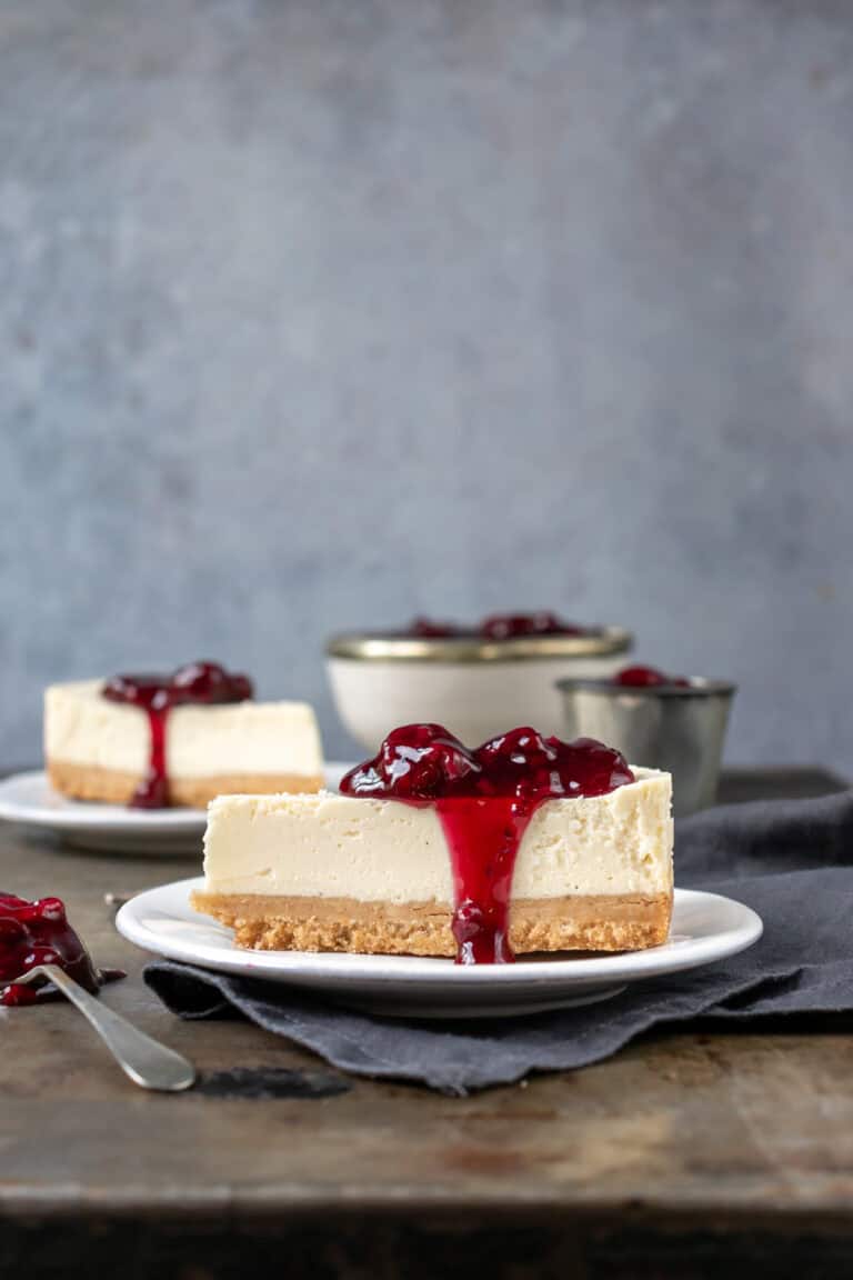 Vegan Cheesecake with Berry Sauce - Veggie Desserts