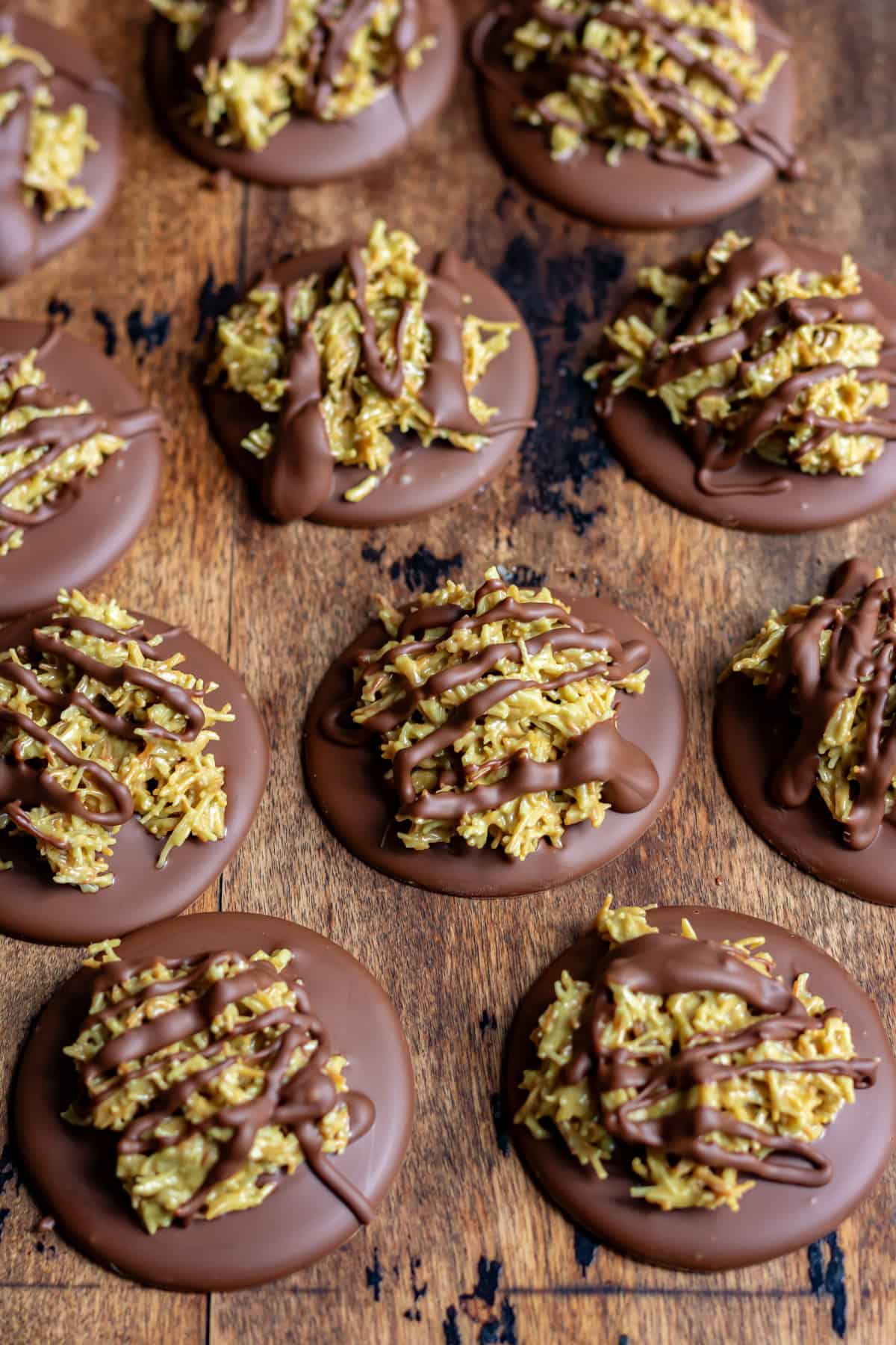 Dubai chocolate bites on a wooden table.