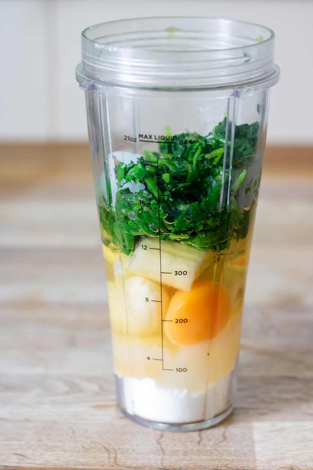 Sugar, oil, eggs, banana, vanilla and spinach in a blender.