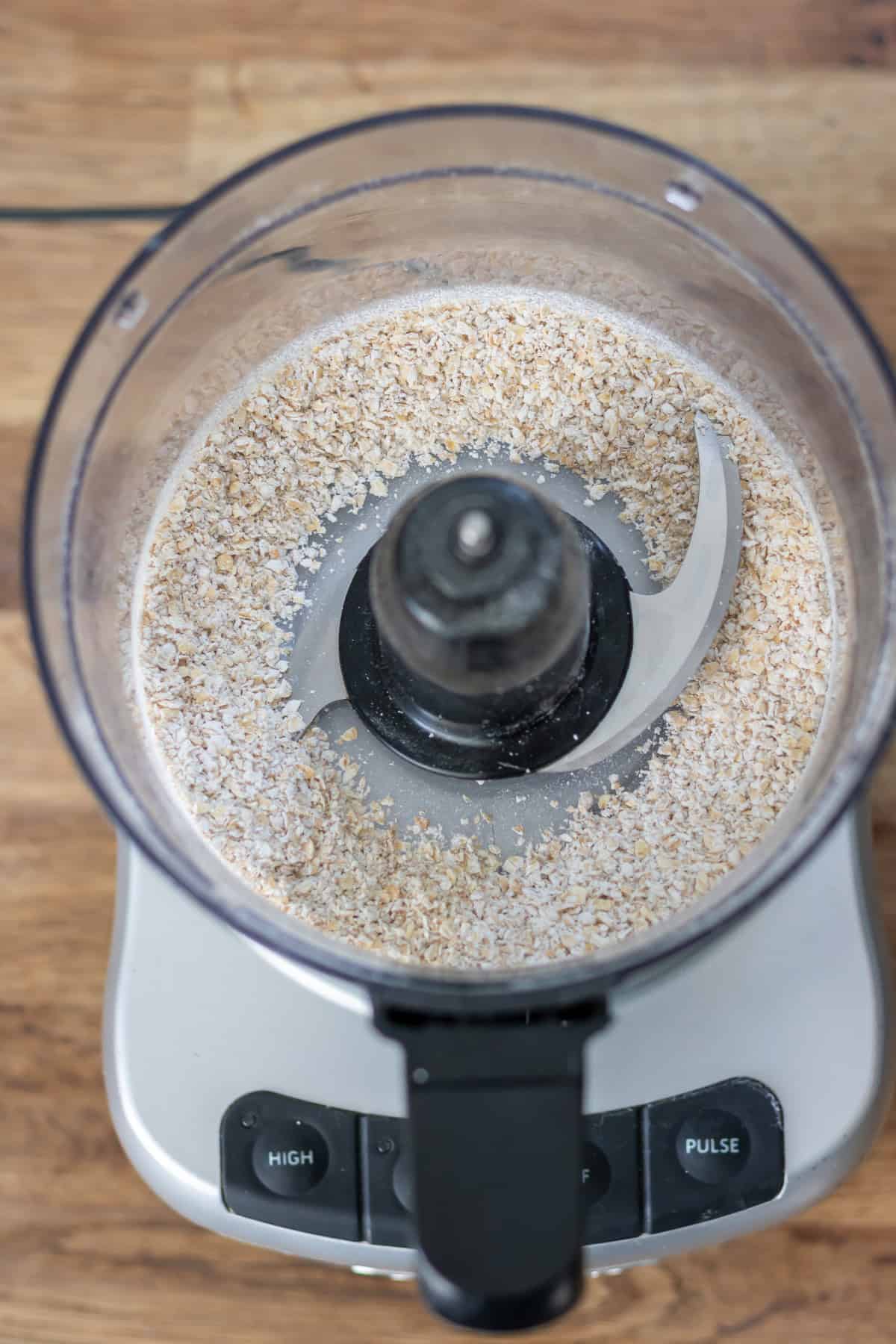 Making oats finer in the food processor.