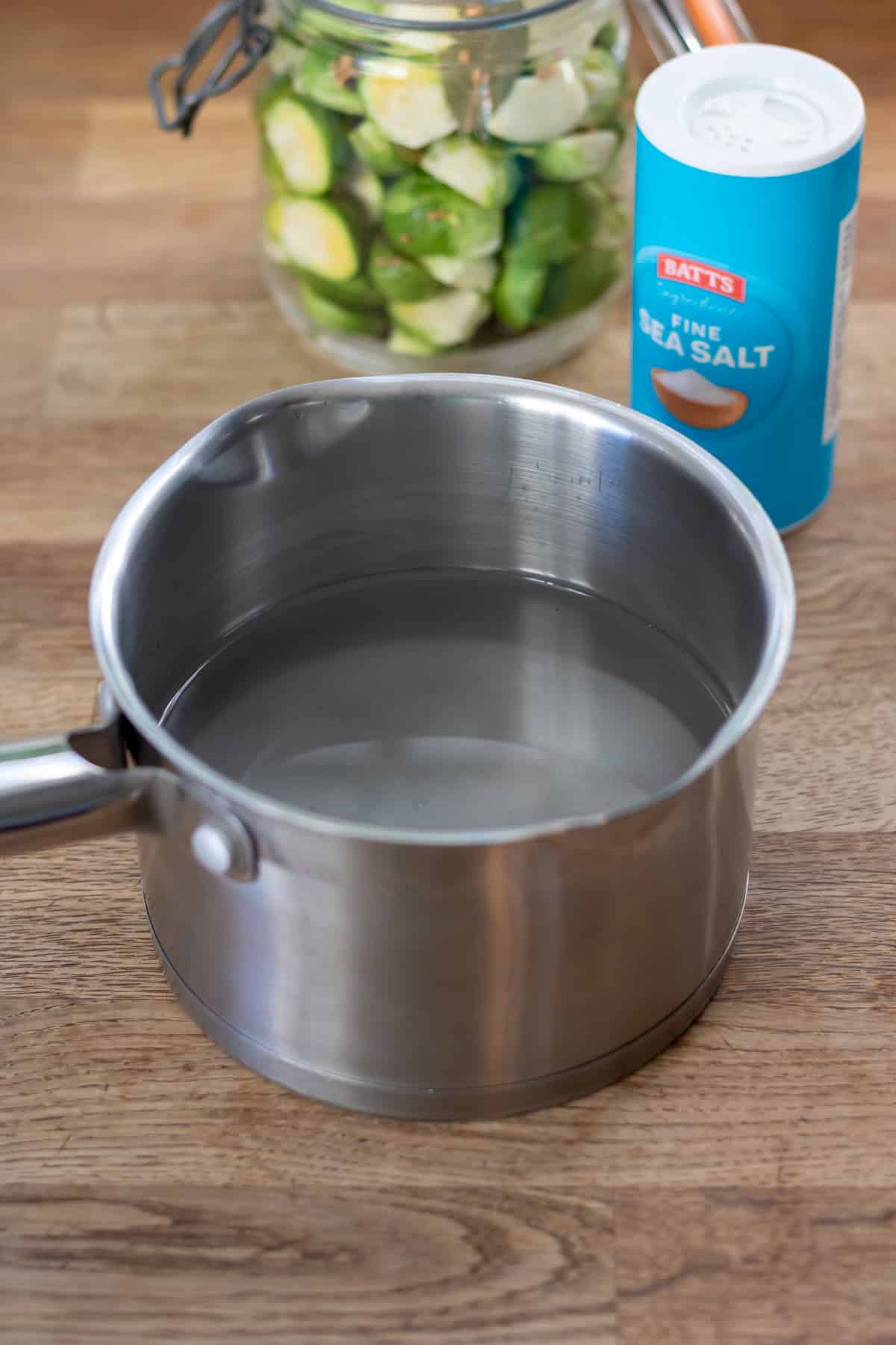 Saucepan with water, vinegar and salt.