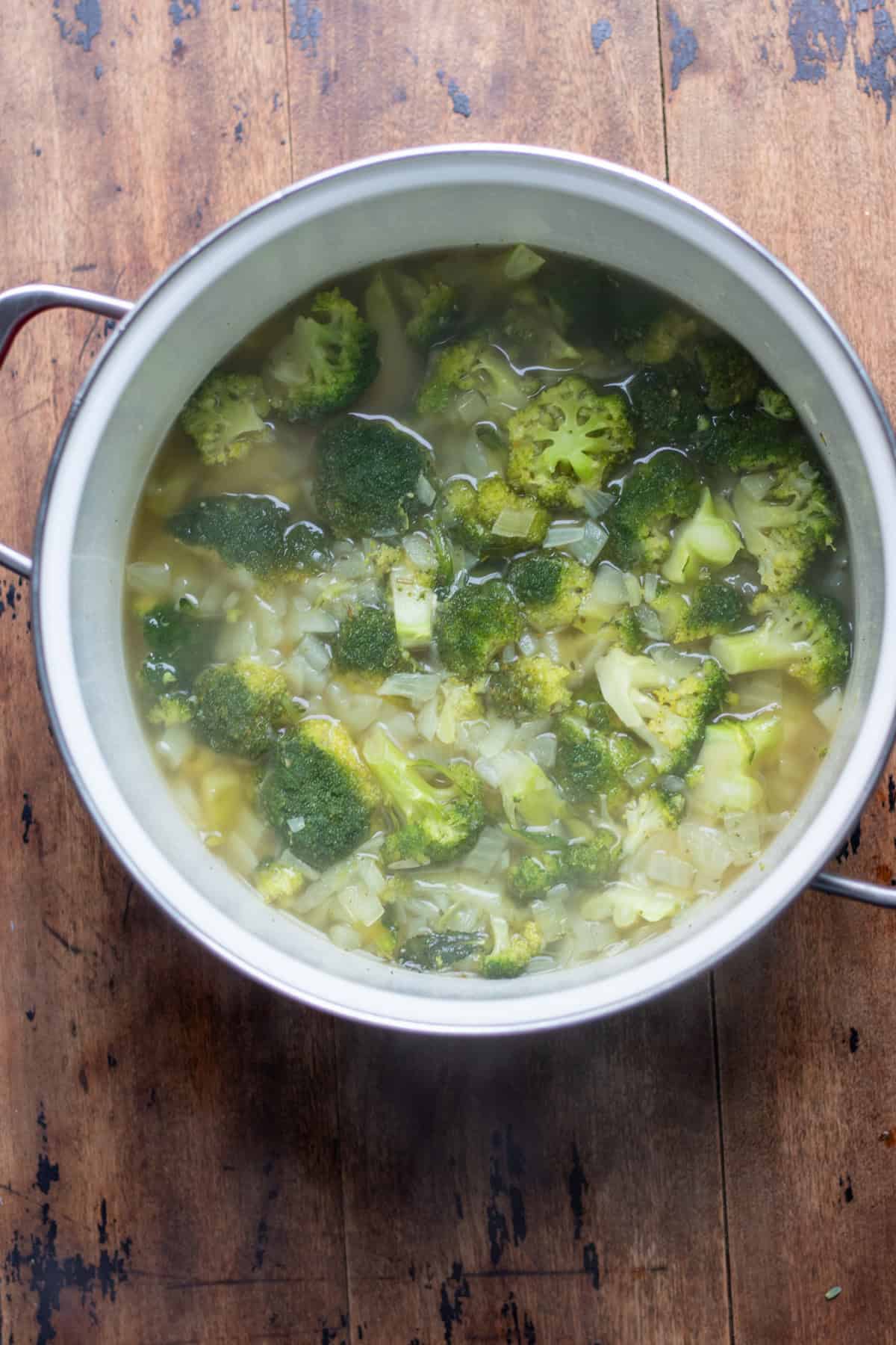 Simmered broccoli soup.