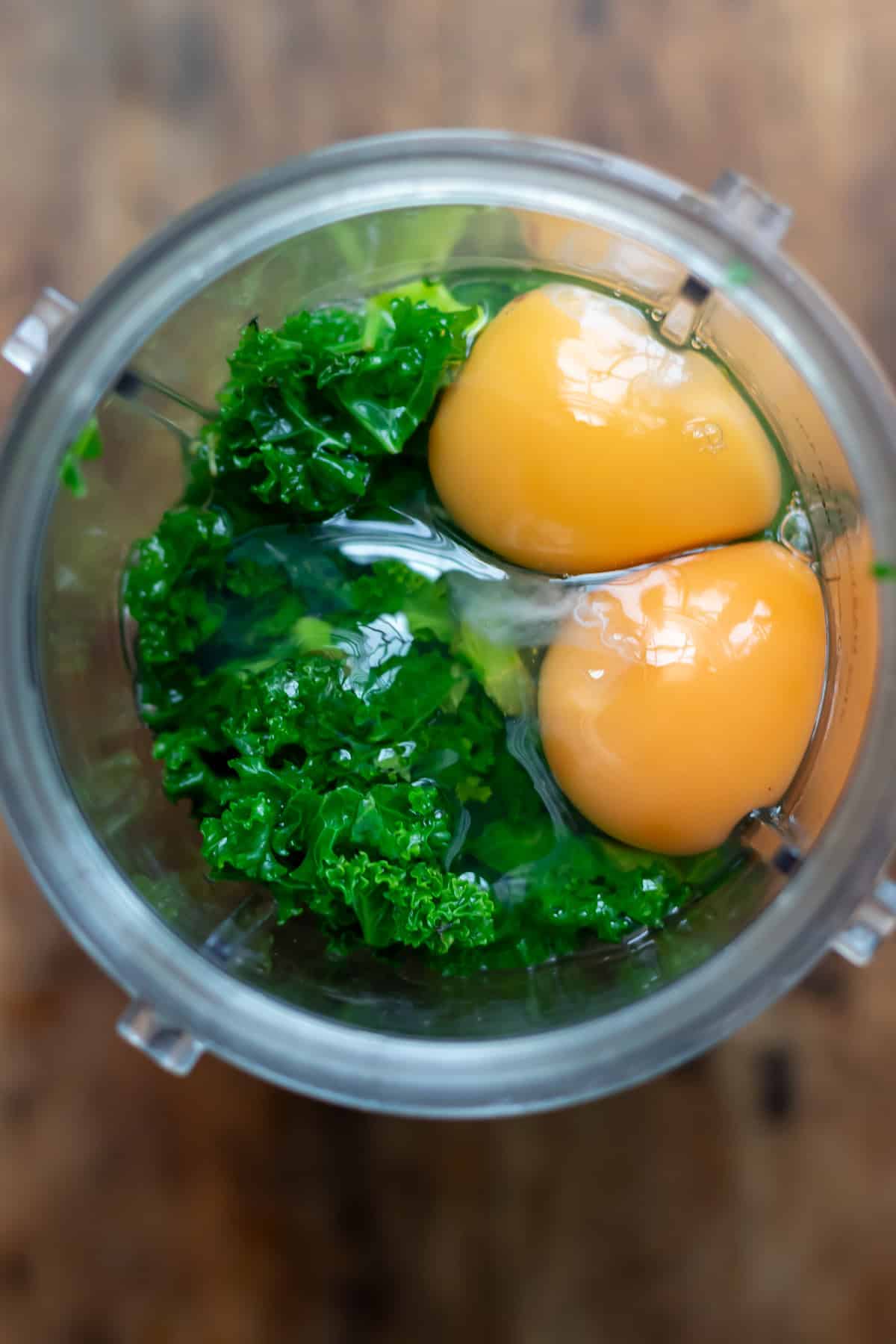 Kale and eggs in a blender.