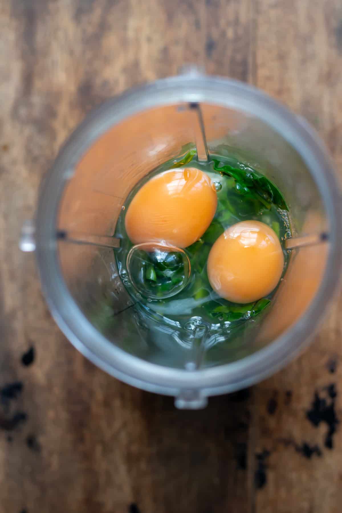 Spinach and eggs in a blender.