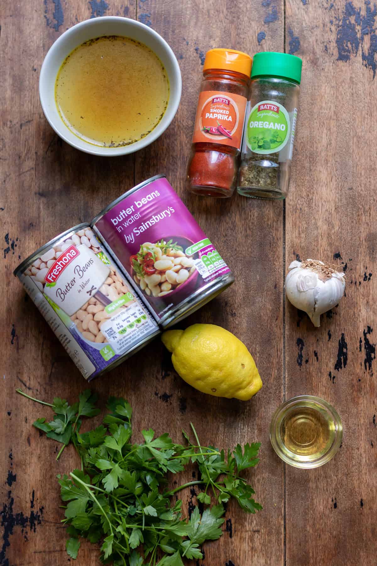 Ingredients for smoky garlic butter beans.