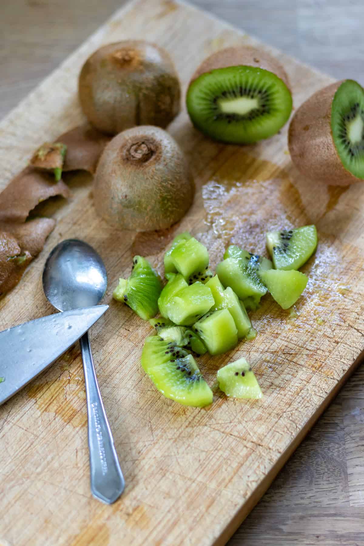 Dicing kiwi.