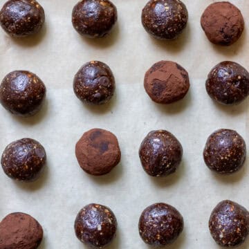 Rows of chocolate brownie energy balls.