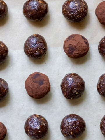 Rows of chocolate brownie energy balls.