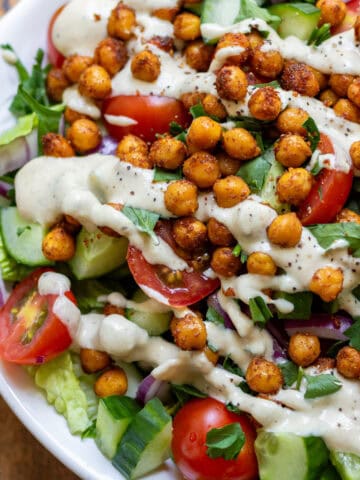 Close up of chickpea shawarma salad in a serving dish.